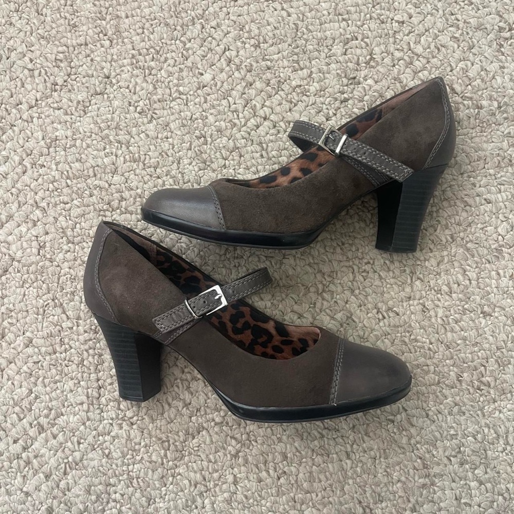 Clark's women’s size 8M Mary Jane block heels pumps